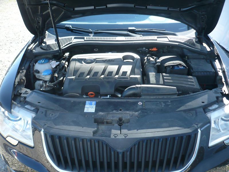 Škoda Superb 2.0TDI 103Kw Serviska DSG Klim - fotka 29 z 29
