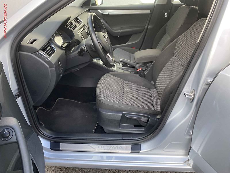 Škoda Octavia (2013) 2.0 TDi, DSG, webasto, xenon - fotka 9 z 19
