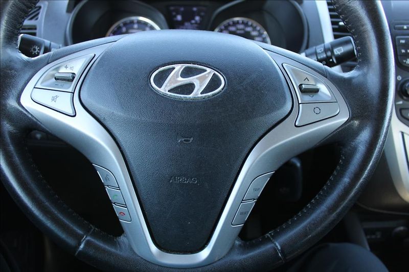 Hyundai ix20 1,4 i  ČR, DIG. KLIMA, ASR - fotka 19 z 25