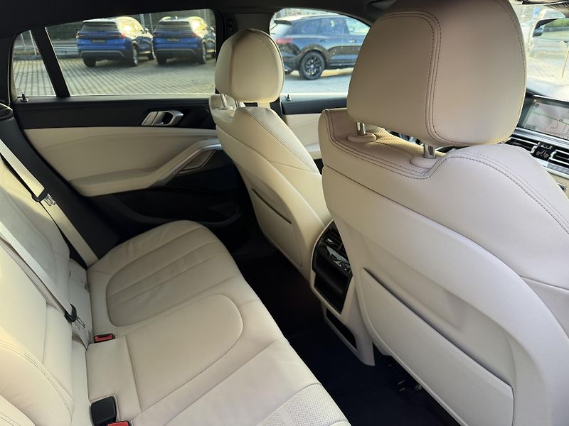 BMW X6 (2022) 30XD 210kW LASER TZ R20 CZ!!!! - fotka 27 z 45