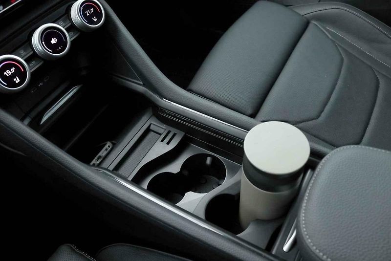 Škoda Kodiaq je u českých rodin jednoznačný favorit. Nepatří mezi nejlevnější, prostorem a praktičností však patří na špičku segmentu.