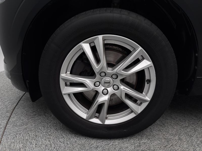 Volvo XC60 D4 AWD MOMENTUM CZ 1.maj - fotka 39 z 39