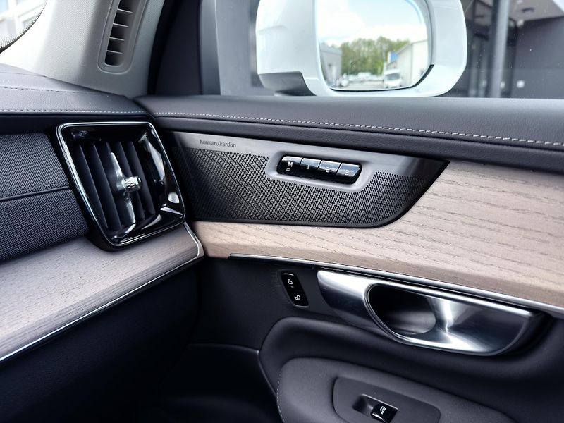 Volvo XC90 B5 AWD PLUS BRIGHT // 7M +kola - fotka 26 z 52
