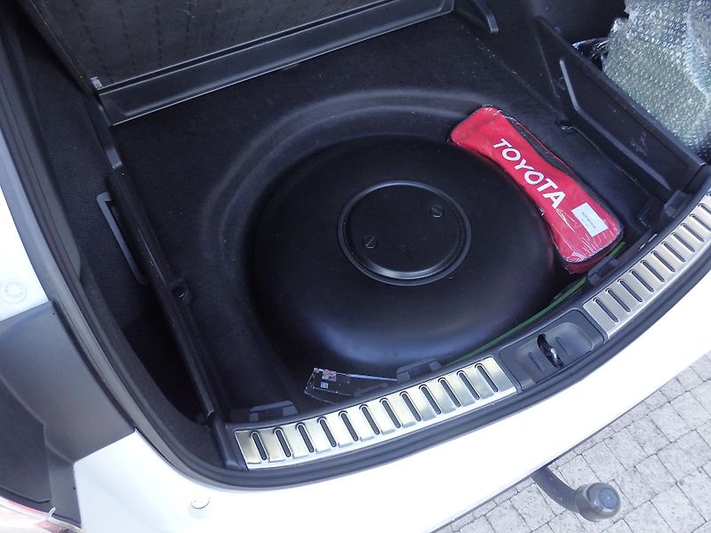 Toyota Corolla 1.8i HYBRID + LPG - fotka 10 z 35