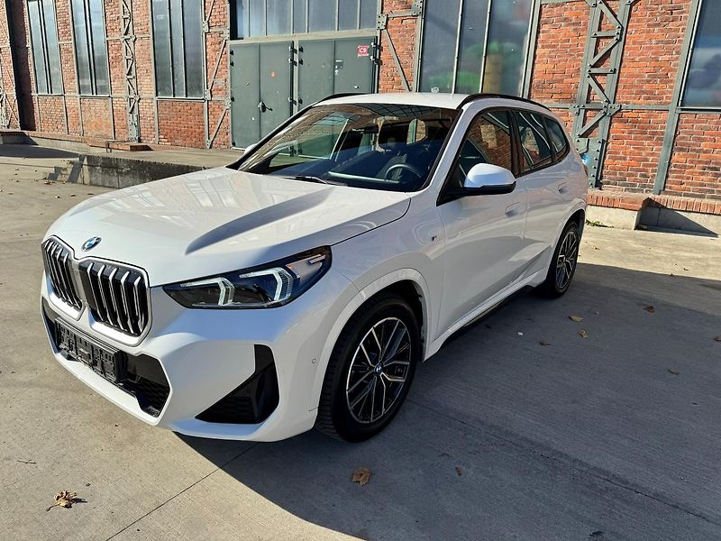 BMW X1 (2024) sDrive 18d M Paket + Záruka - fotka 2 z 19