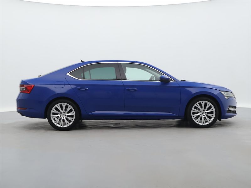 Škoda Superb 2,0 TDI Virtual Matrix Webasto - fotka 8 z 33