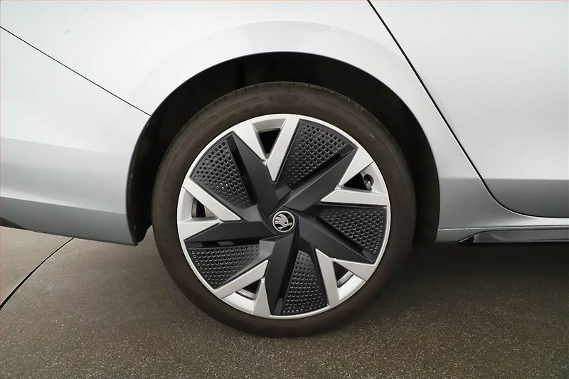 Škoda Superb (2025) 2.0 TDI, Sportline, Navigace - fotka 12 z 22