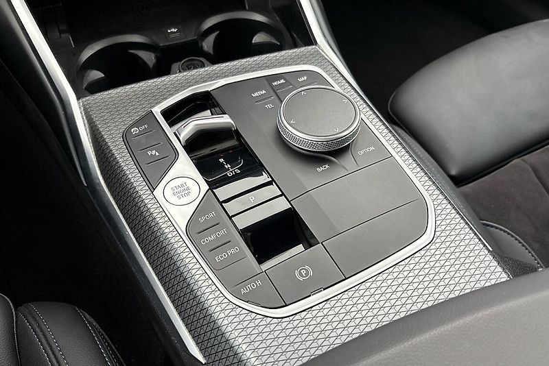BMW Řada 3 řady 3 | 320d xDrive - fotka 21 z 24