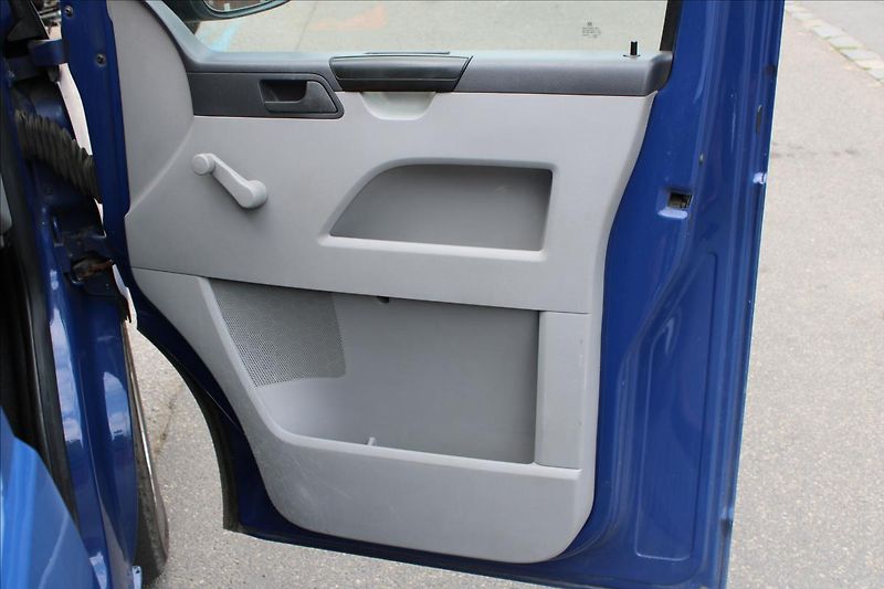 Volkswagen Transporter 2.0 TDI / 9Míst / 140PS / Tažn - fotka 25 z 34