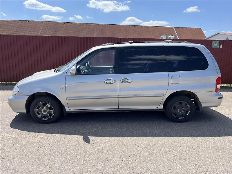 Kia Carnival 2,9 CRDi 6.MÍST STK 5/2028 - fotka 4 z 31