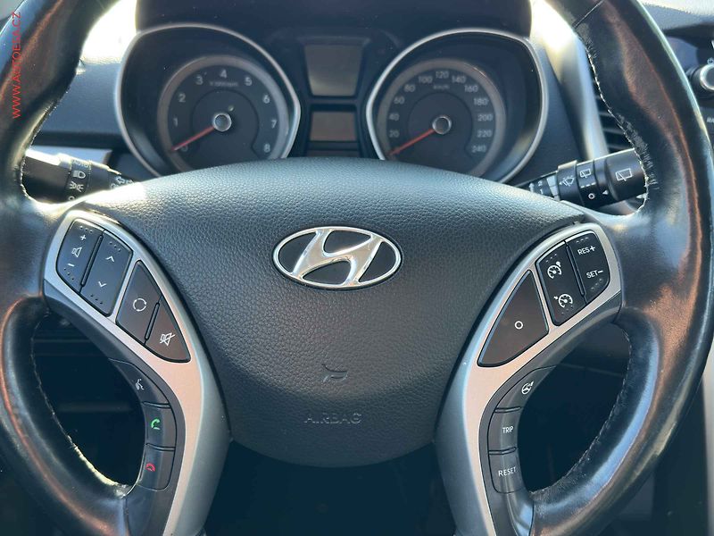 Hyundai i30 (2015) 1.6 16V, ČR, AAC, tempo - fotka 12 z 19