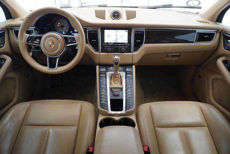 Porsche Macan 3.0i AWD PDK7 - fotka 18 z 27