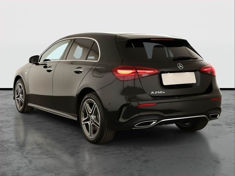 Mercedes-Benz Třídy A (2025) A 250 e, AMG Line, Navigace - fotka 4 z 24
