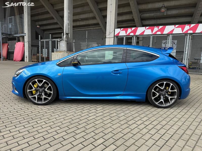 Opel Astra (2012) GTC OPC 2.0 Turbo 206kw - fotka 2 z 22