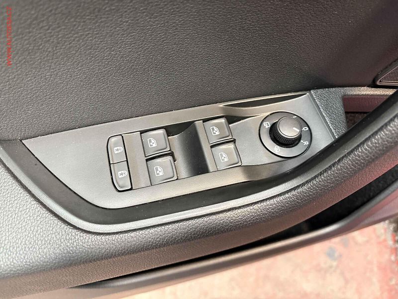 Škoda Superb (2018) 2.0 TDi, ČR, Ambition, xenon - fotka 12 z 19