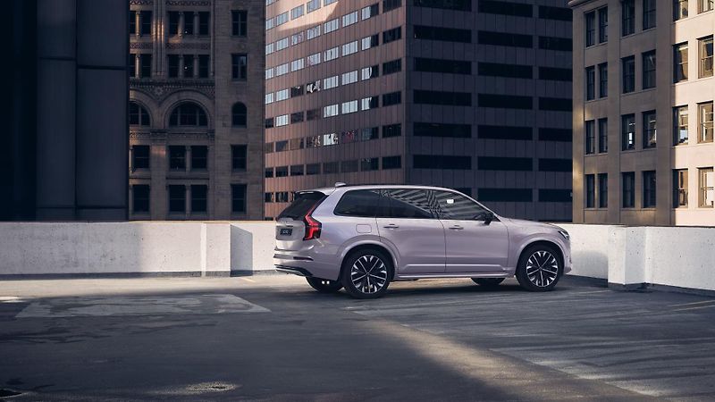Volvo XC90 (2026) T8 AWD Plug-in DARK ULTRA 7 - fotka 2 z 11