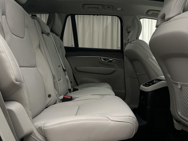 Volvo XC90 (2026) T8 AWD AUT RECHARGE DARK PLUS - fotka 27 z 49
