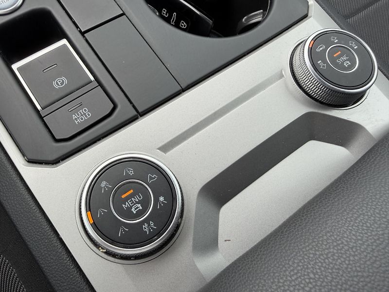 Volkswagen Touareg 3.0 TDI VZDUCH TAŽNÉ ČR DPH! - fotka 24 z 38