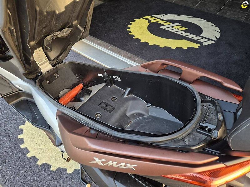 Yamaha X-Max 300 (2018) - fotka 23 z 24