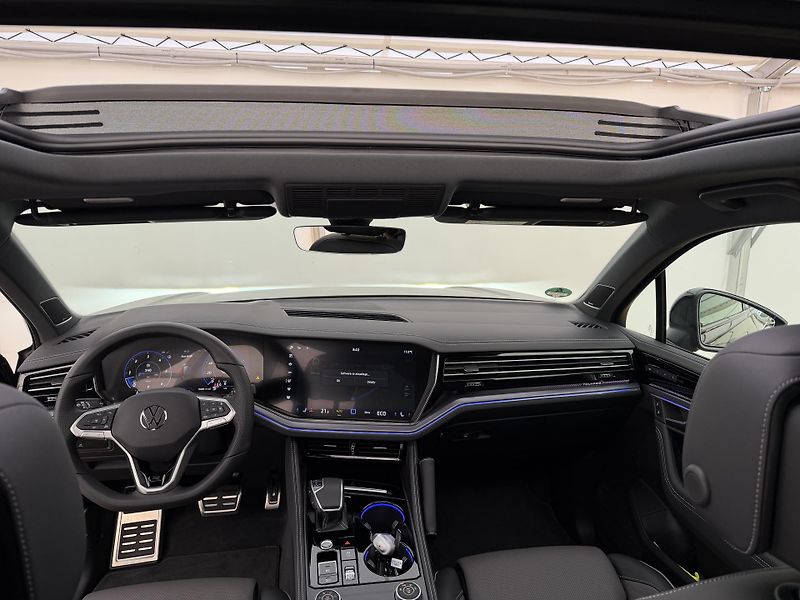 Volkswagen Touareg 3.0Tdi*210kw*1-MAJ*DPH*R-Line* - fotka 25 z 49