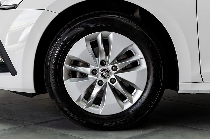 Škoda Octavia 2.0 TDI 110kW AMBITION+*ČR 1.M - fotka 30 z 37