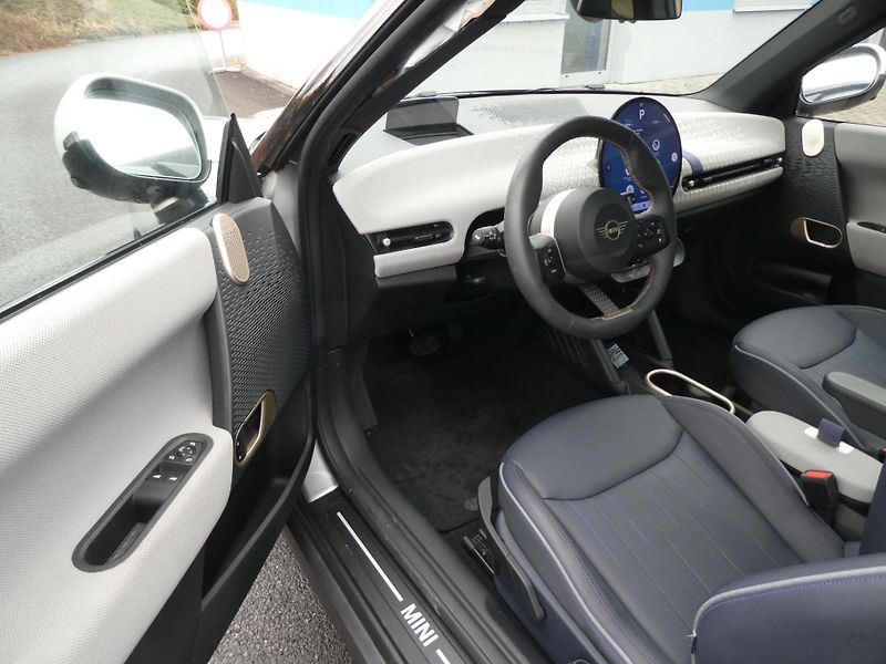 Mini Cooper E 135kW  - fotka 10 z 16