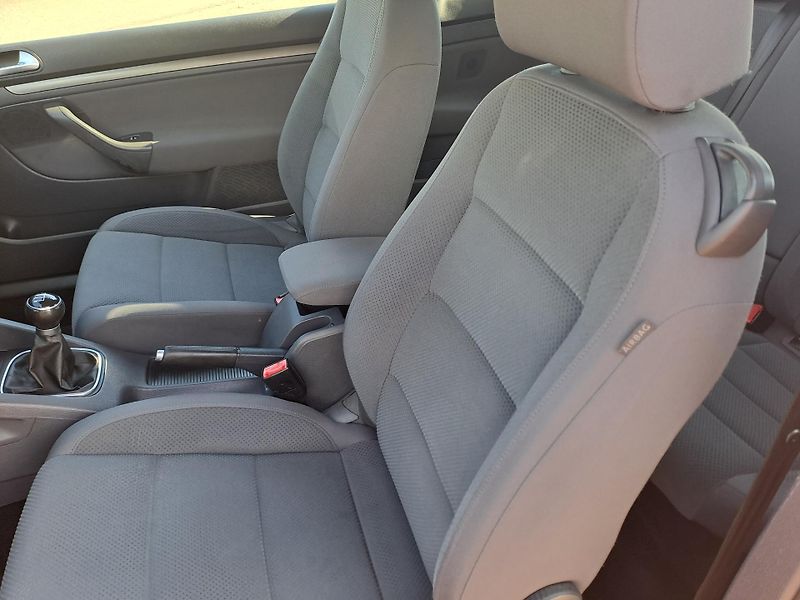 Volkswagen Golf 1.4 16V PĚKNÝ STAV - fotka 11 z 22