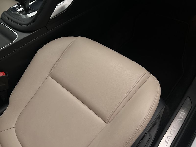 Jaguar E-Pace P250 AWD AUT - fotka 18 z 44