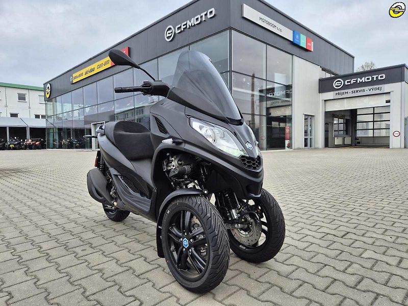 Piaggio MP3 300 (2024) Deep Black - fotka 1 z 20
