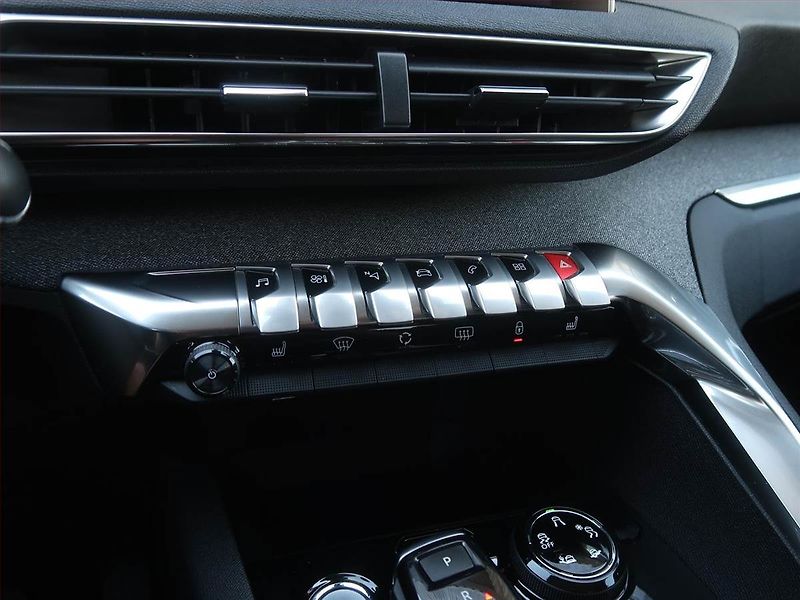 Peugeot 3008 (2018) 1.6 BlueHDi, Automat - fotka 15 z 18