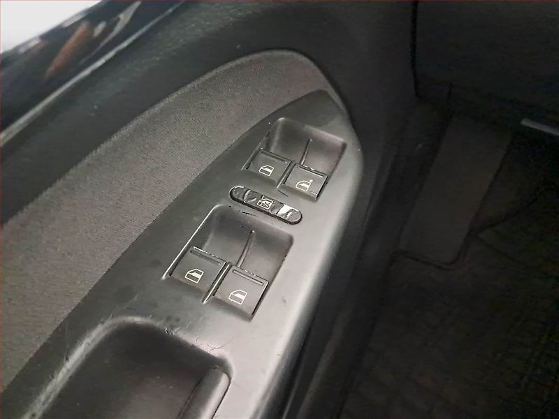 Volkswagen Touran (2005) 1.9 TDI, 7 míst, nová STK - fotka 14 z 15