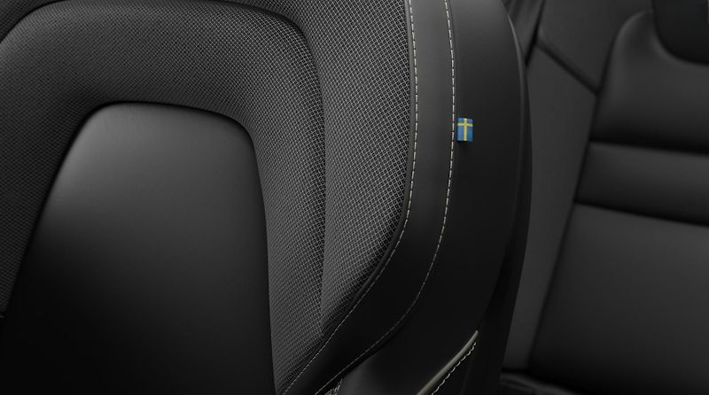Volvo V60 (2026) B4 PLUS DARK AUT - fotka 8 z 12