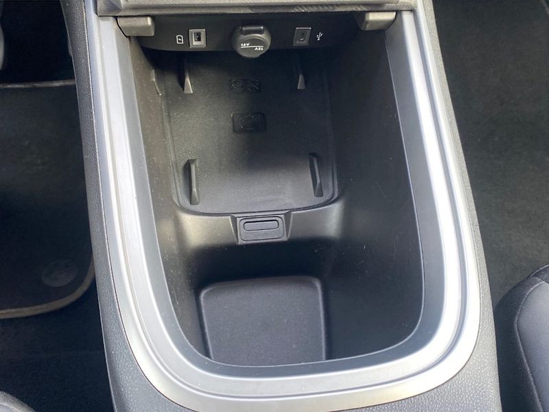 Jeep Avenger (2024) 1,2 Turbo e-Hybrid100k(Summit) - fotka 25 z 36