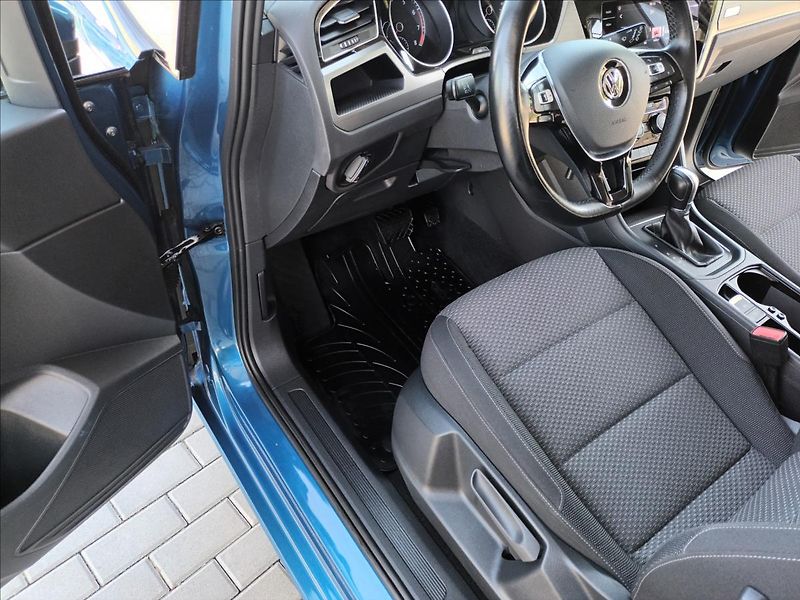 Volkswagen Touran 1,4 TSI,110KW,7M,HIGHLINE,LED - fotka 16 z 46