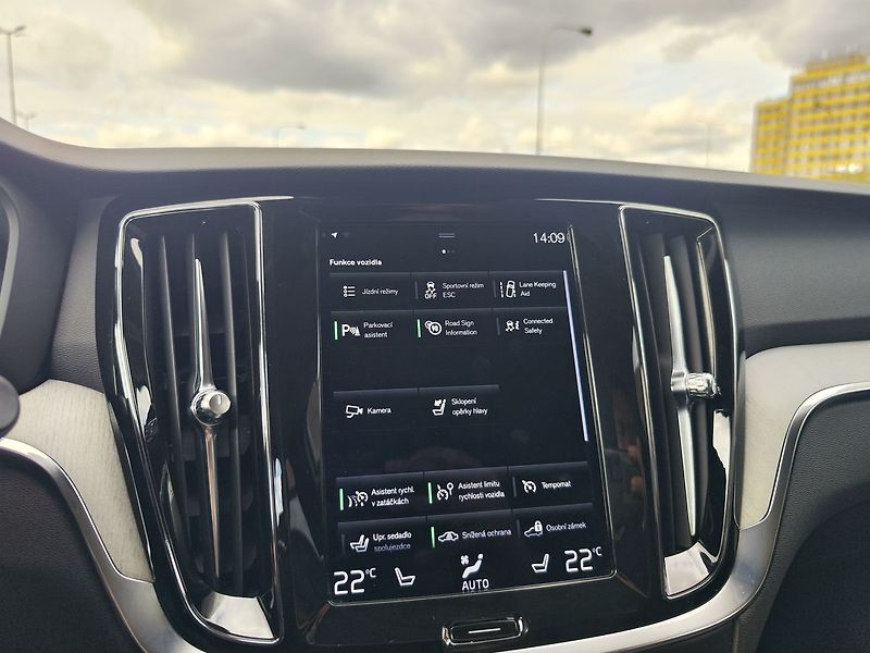 Volvo V60 B4 2.0/145kW 1.majitel 4x4 - fotka 22 z 36