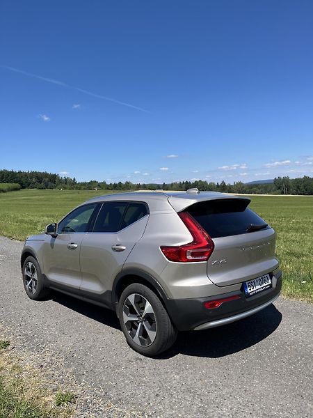 Volvo XC40 (2022) B3 FWD AUT PLUS 1. MAJITEL - fotka 4 z 23