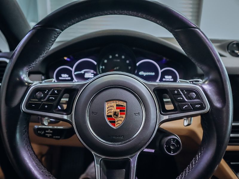 Porsche Cayenne Coupé Platinum - fotka 13 z 34