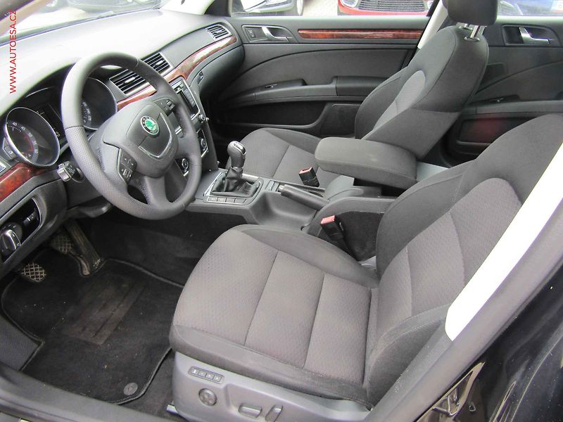 Škoda Superb (2010) 2.0TDI, ČR, Bixenon - fotka 9 z 17