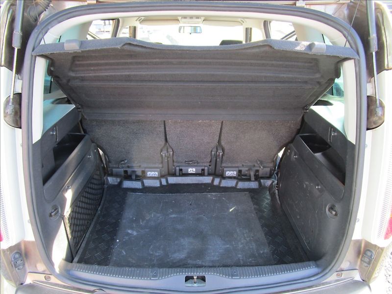 Škoda Roomster 1.4i 16V Ambition, Klima, 2. m - fotka 30 z 36