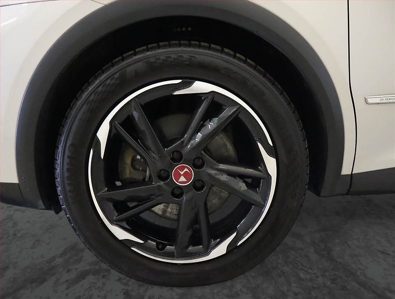 DS Automobiles DS7 Crossback (2021) E-Tense 4x4 - fotka 15 z 31