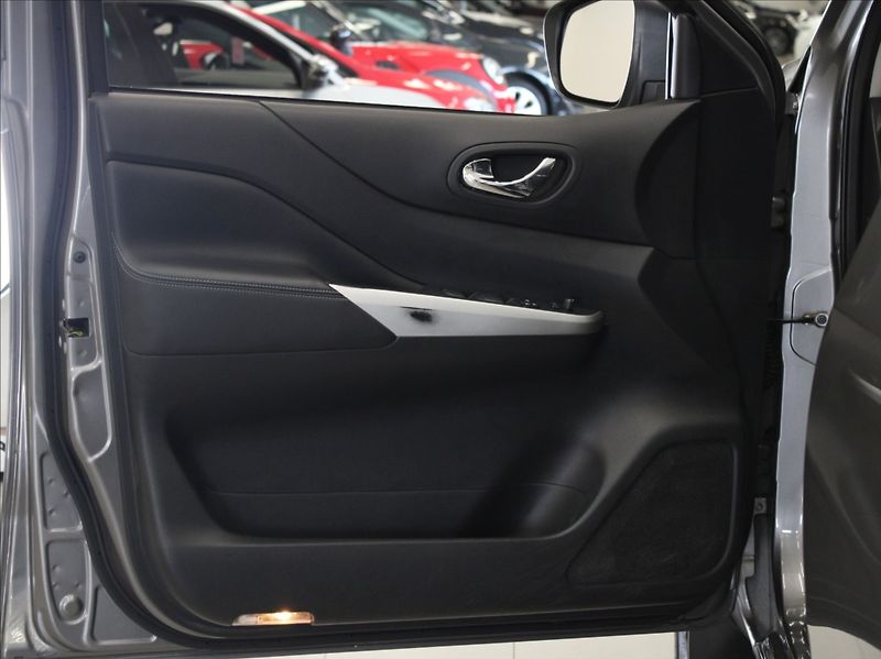 Nissan Navara 2,3 dCi AT AWD N-GUARD 1.maj. - fotka 17 z 24
