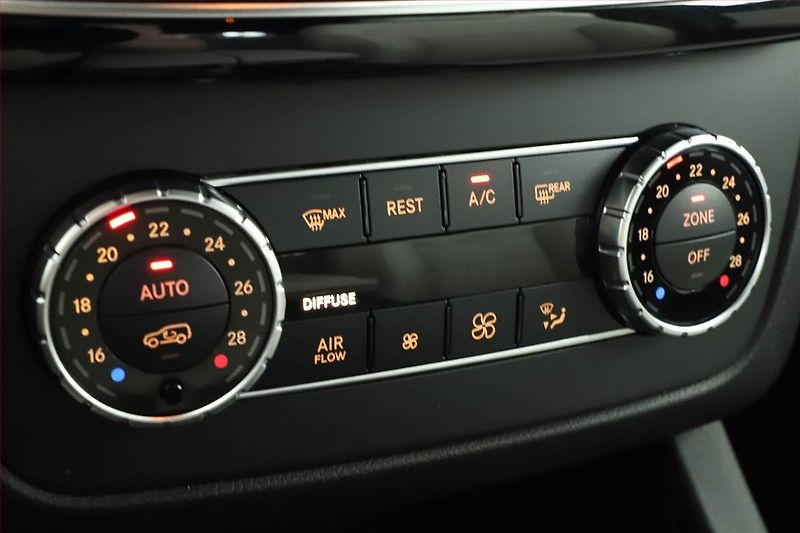 Mercedes-Benz GLS (2017) 500 4MATIC - fotka 14 z 21