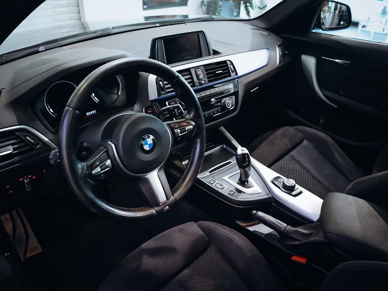 BMW Řada 1 118d M-paket 110 kW - fotka 13 z 23