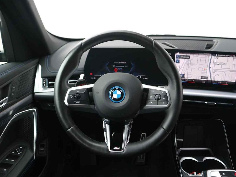 BMW iX1 - fotka 8 z 10