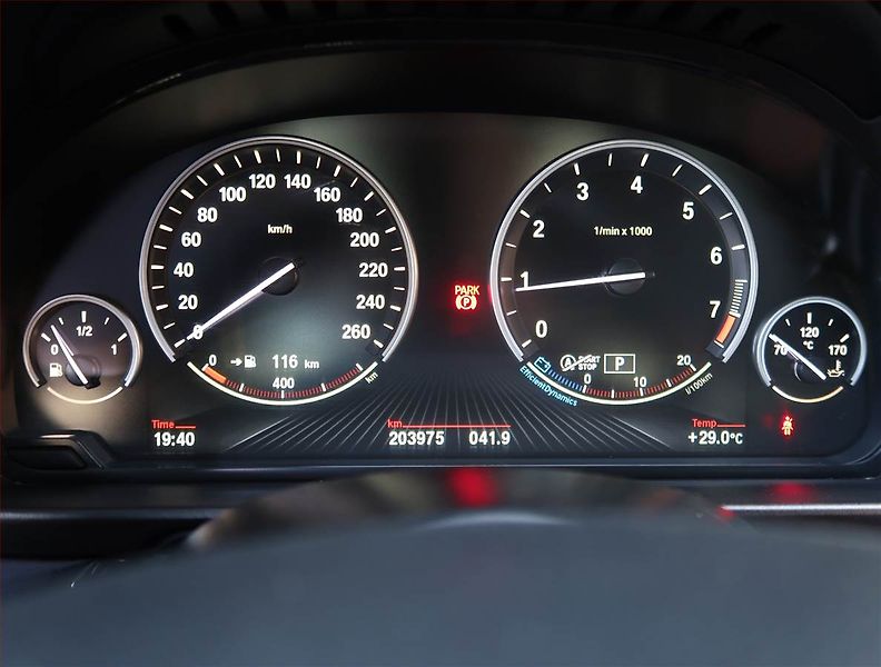 BMW Řada 5 (2014) 528i, Automat, Serv.kniha - fotka 11 z 22