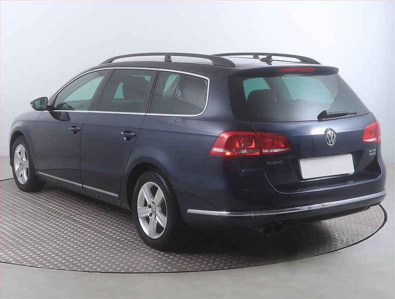 Volkswagen Passat (2013) Comfortline 2.0 TDI - fotka 4 z 16