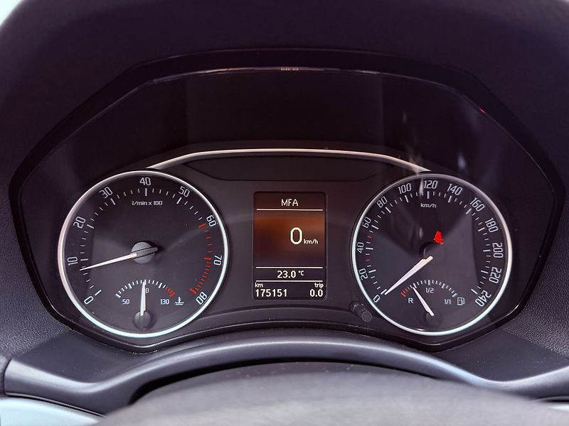 Škoda Octavia 1.4 TSi Elegance, Serviska - fotka 17 z 25
