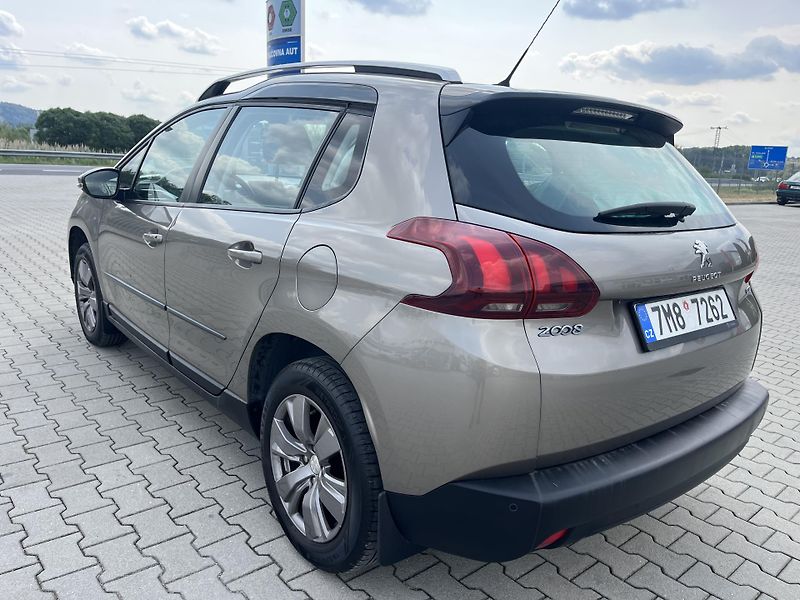 Peugeot 2008 (2016) 1.2 PURETECH - fotka 7 z 16