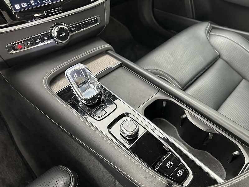 Volvo S90 2.0 B5 4x4 PLUS - fotka 29 z 31
