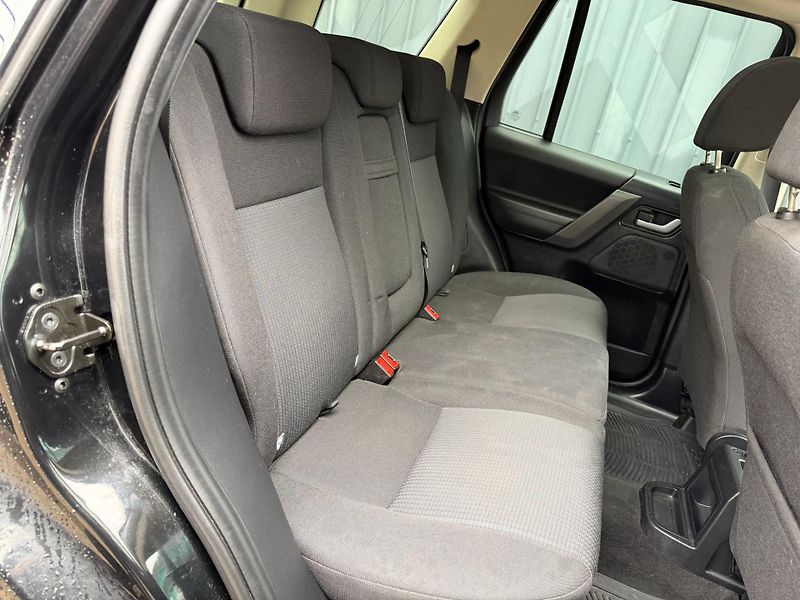 Land Rover Freelander 2 2,2TD4  4WD / servis.kn. - fotka 21 z 32